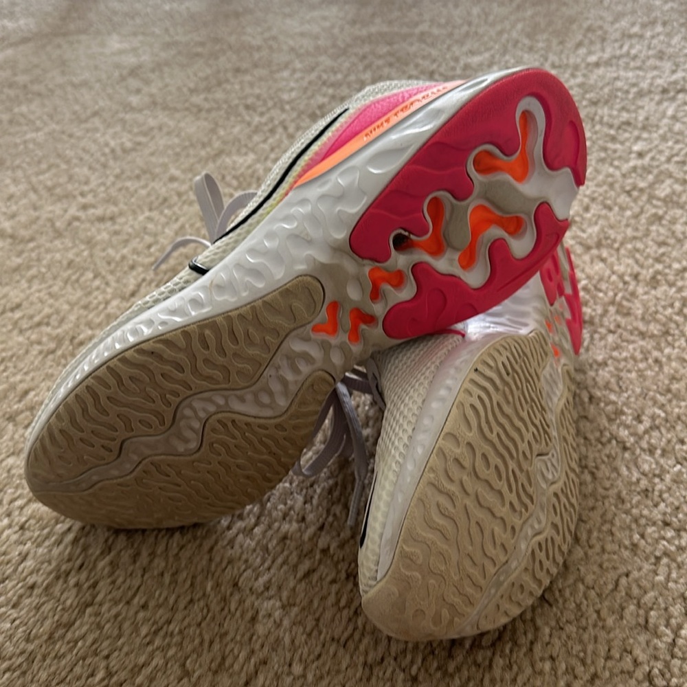 Used Nikes - Picture 3 of 4